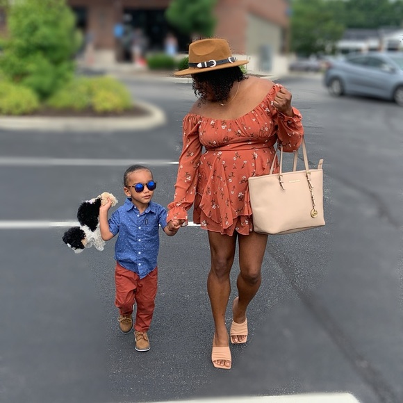 Meet your Posher, Paige - Picture 2 of 8